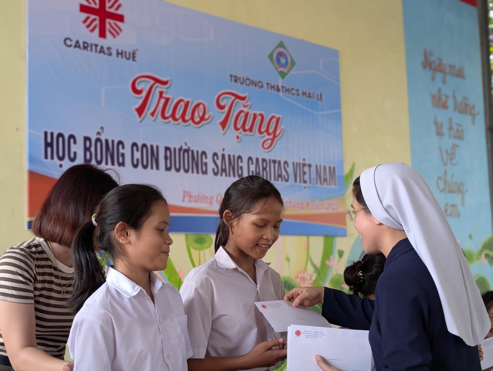 Cho không và trao tặng